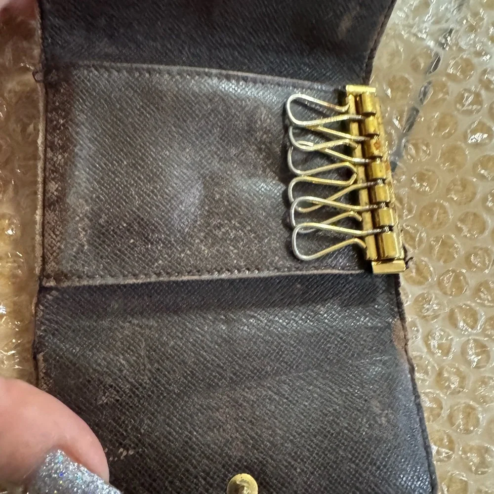 Louis Vuitton Damier key holder fair